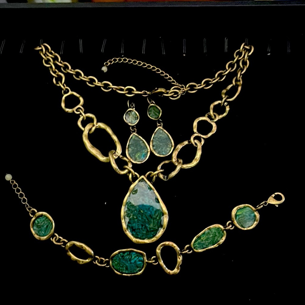 Beautiful brass tone and acrylic resin design jewelry set